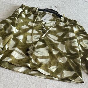 New with tags Green and White Patterned Blouse
